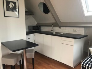 Fridge, microwave, stovetop, coffee/tea maker