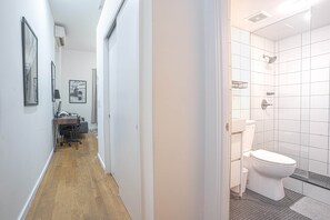 Bruser, hårtørrer, håndklæder, Sæbe