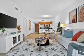 Living area - Cozy 1-bedroom Apartment with Stunning Bay View in Miami (Miami)