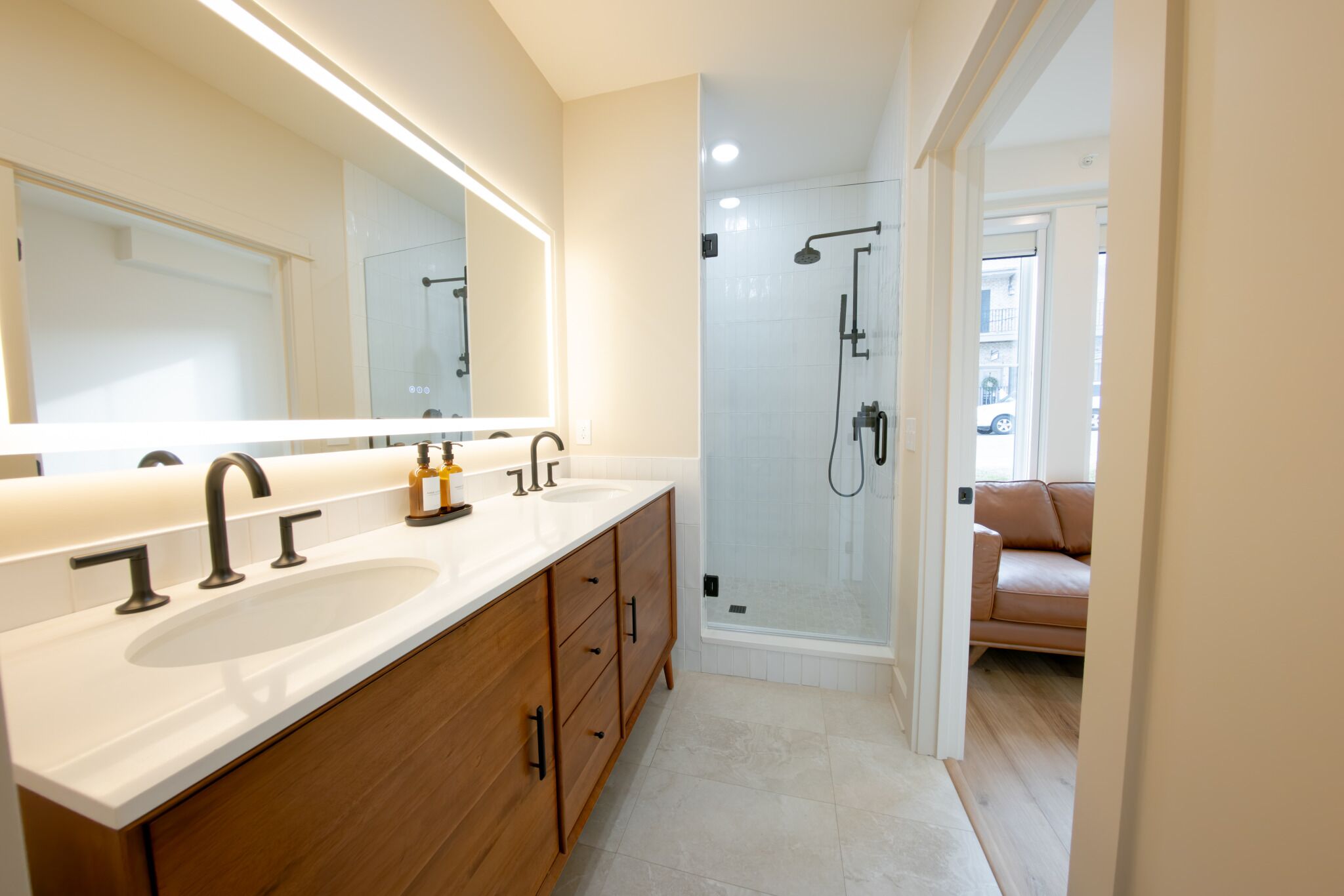 Luxury Double Room, Balcony, City View | Bathroom | Shower, hair dryer, towels, soap