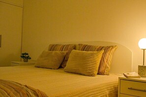 2 bedrooms, desk, iron/ironing board, WiFi