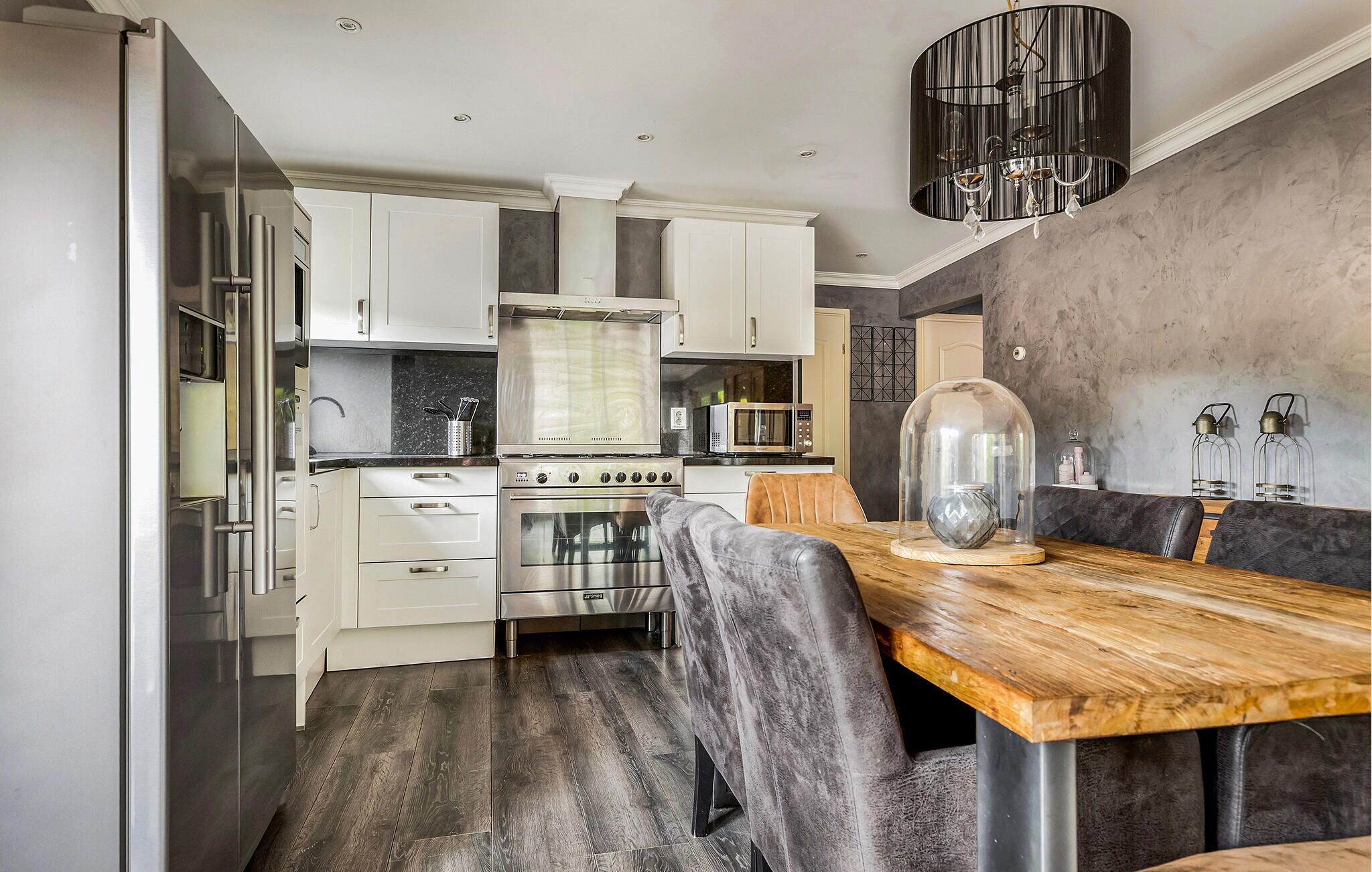 Fridge, oven, stovetop, dishwasher