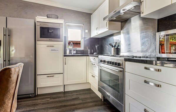 Refrigerador, horno, placa de cocina, lavavajillas