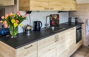 Geladeira, cooktop, lava-louças, cafeteira/chaleira