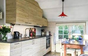 Geladeira, cooktop, lava-louças, cafeteira/chaleira