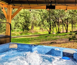 Bañera de hidromasaje al aire libre
