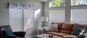 Coastal, cozy home on canal in Port Charlotte!