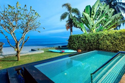 Peaceful Beachfront Pool Villa – Kui Buri