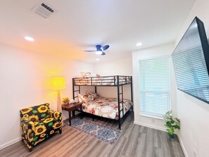 3 Schlafzimmer, Schreibtisch, Bügeleisen/Bügelbrett, kostenloses WLAN