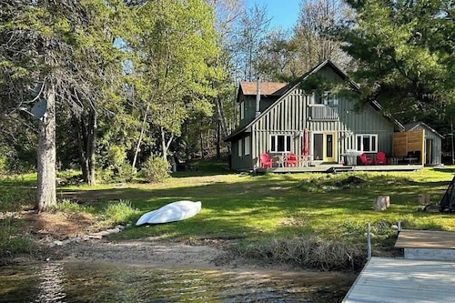 Crystal Haven Lake House tranquility found with this 3 bdrm plus bunkie retreat