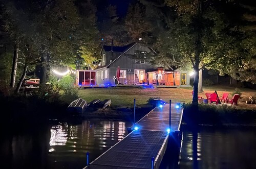 Crystal Haven Lake House: 2.5-bedroom waterfront retreat on Eagle Lake