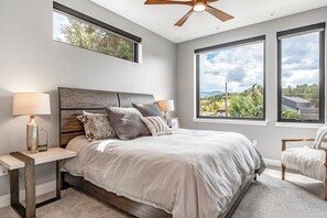 3 bedrooms, free WiFi, bed sheets, wheelchair access - Luxury Downtown Condo - Rendezvous Center 201 (Winter Park)