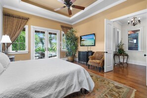 4 bedrooms, desk, free WiFi, bed sheets