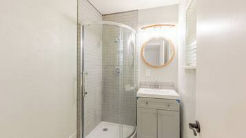 Douche, serviettes fournies