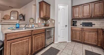 Modern 3BR/2BA Near Tinker AFB & OKC!