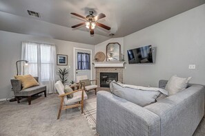 Smart TV, fireplace - Modern 3BR/2BA Near Tinker AFB & OKC! (Oklahoma City)