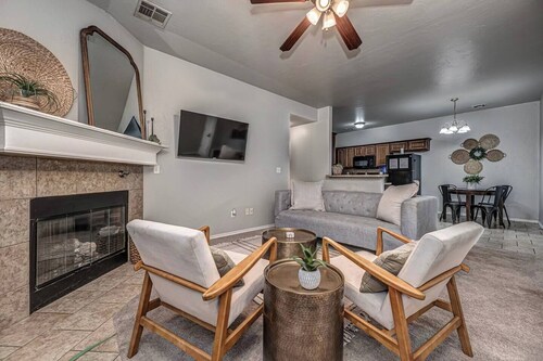 Modern 3BR/2BA Near Tinker AFB & OKC!