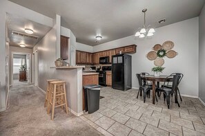 Fridge, microwave, oven, stovetop - Modern 3BR/2BA Near Tinker AFB & OKC! (Oklahoma City)