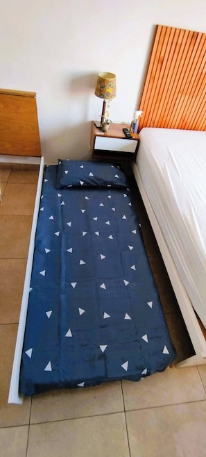 1 dormitori, planxa i posts de planxar, wifi i roba de llit