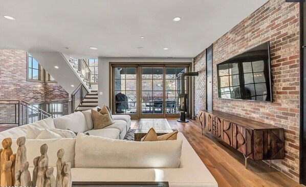 Smart TV, fireplace, printers