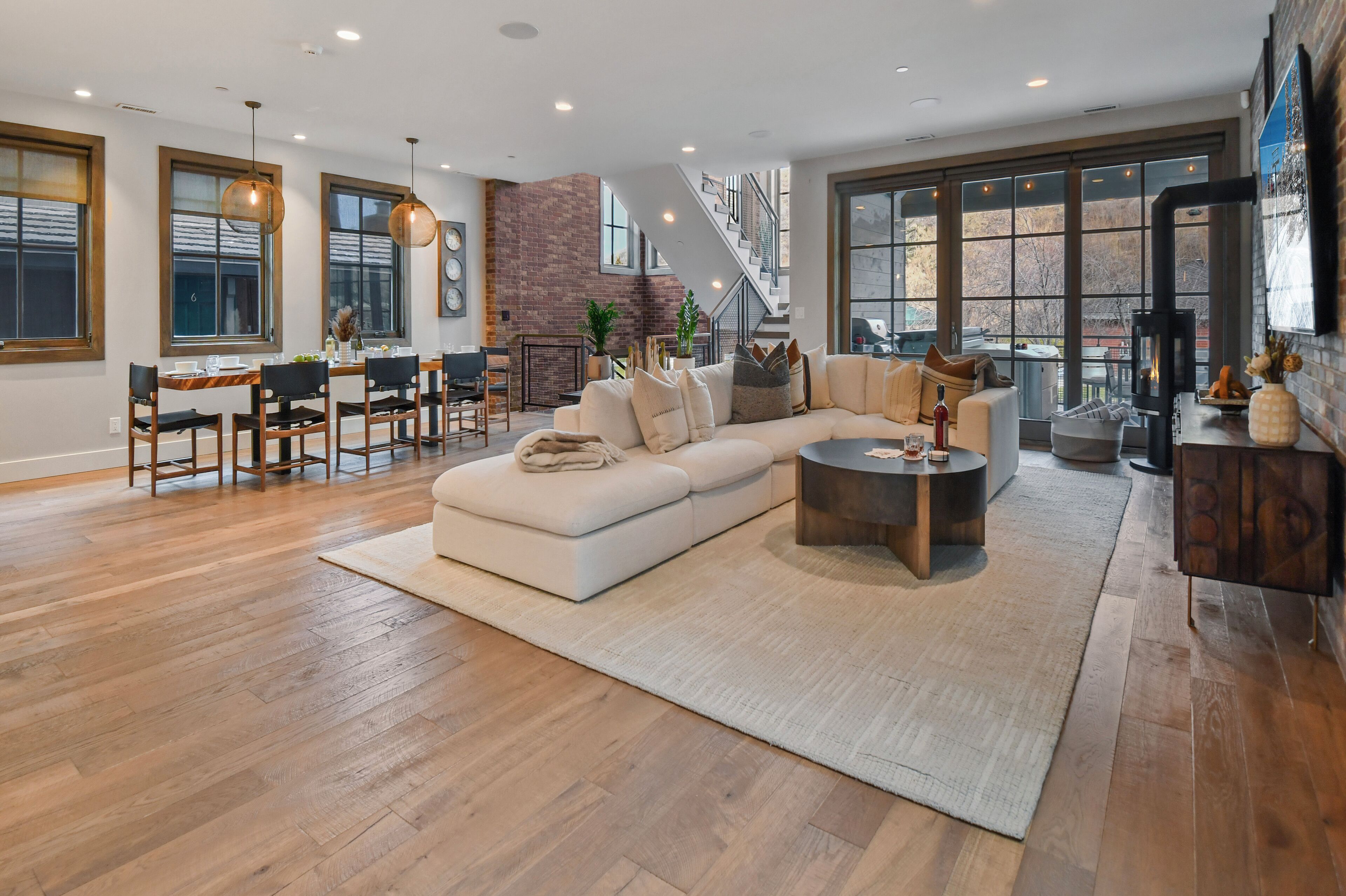 Smart TV, chimenea y impresora 