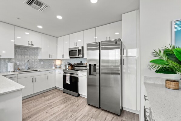 Fridge, microwave, oven, stovetop