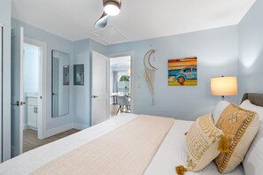 1 bedroom, iron/ironing board, free WiFi, bed sheets - Sea Angel - Pet Friendly, Located in Siesta Key Village, Steps to Siesta Key Beach! (Siesta Key)