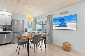 Dining - Sea Dream - Pet Friendly, Located in Siesta Key Village, Steps to Siesta Key Beach! (Siesta Key)