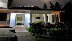 A modern hotel with a sign reading "Los Alpes Finca Hotel". - Finca Hotel Los Alpes, 15 minutes from downtown, surrounded by nature. (Manizales)