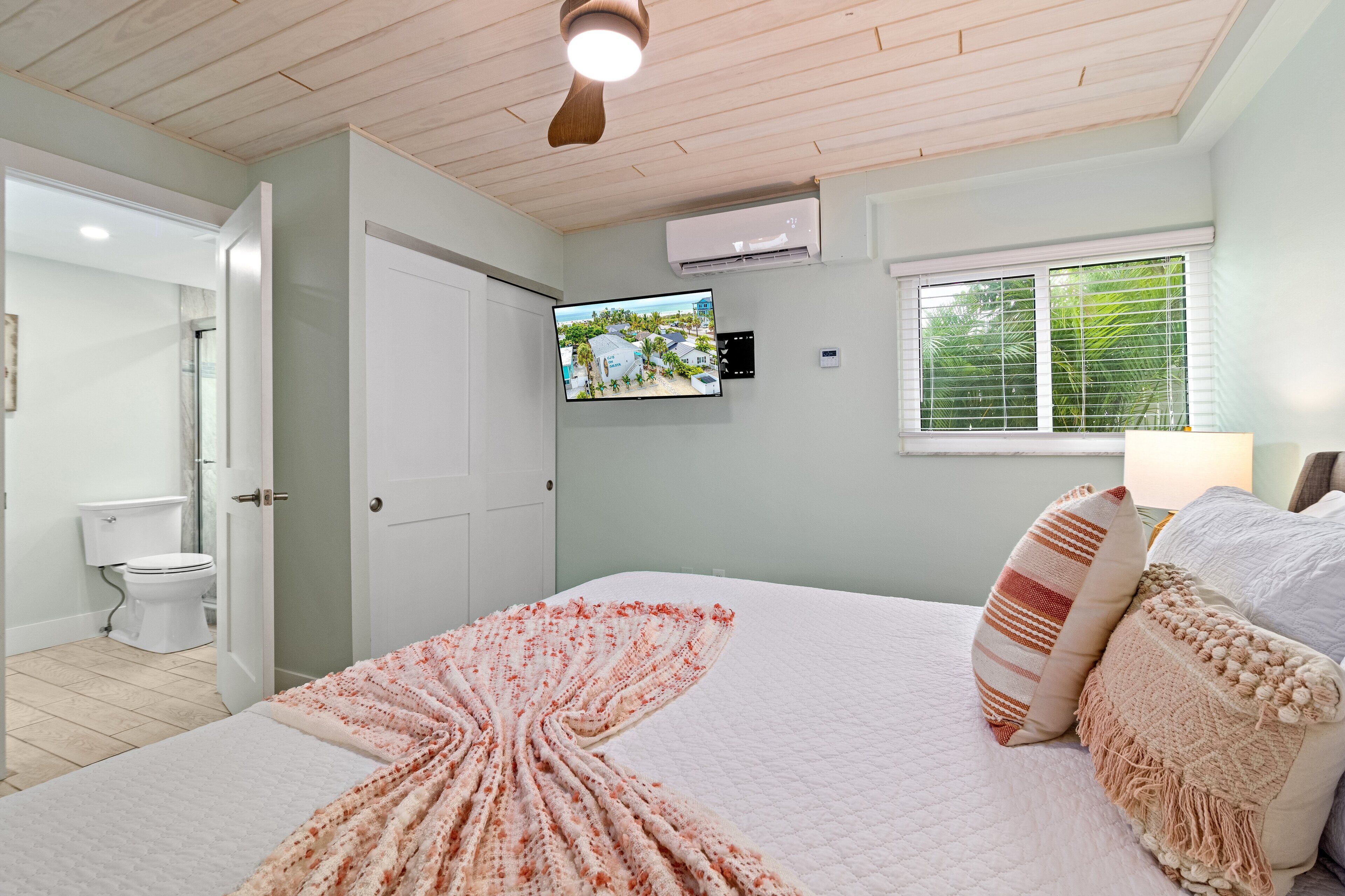 1 habitación, tabla de planchar con plancha, wifi gratis y ropa de cama 