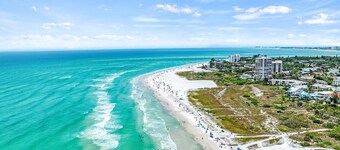 Sea Foam - Pet Friendly, Located in Siesta Key Village, Steps to Siesta Key Beach!