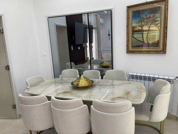 تناول الطعام