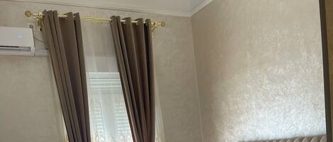 3 slaapkamers, een strijkplank/strijkijzer, wifi, beddengoed