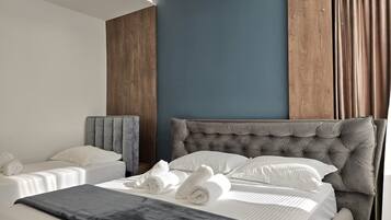 Standard Apartment | Iron/ironing board, free WiFi