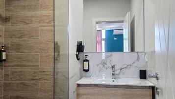 Standard Apartment | Bathroom | Shower, hair dryer, towels, soap