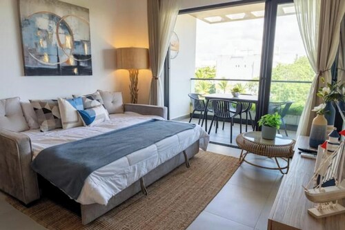 Coastal Escape / Beach / Pool / Lake / 5 Guests