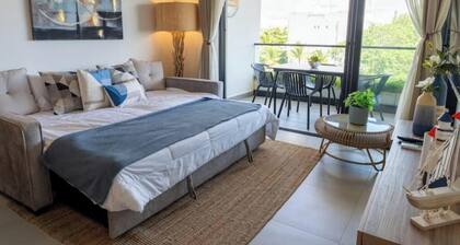 Coastal Escape / Beach / Pool / Lake / 5 Guests