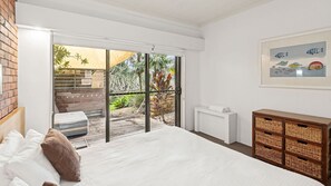 3 bedrooms, iron/ironing board, bed sheets