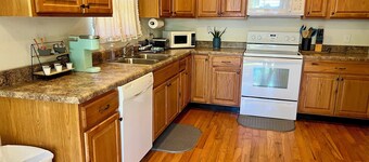 Charming 2-Bedroom Bungalow on Lookout Mountain