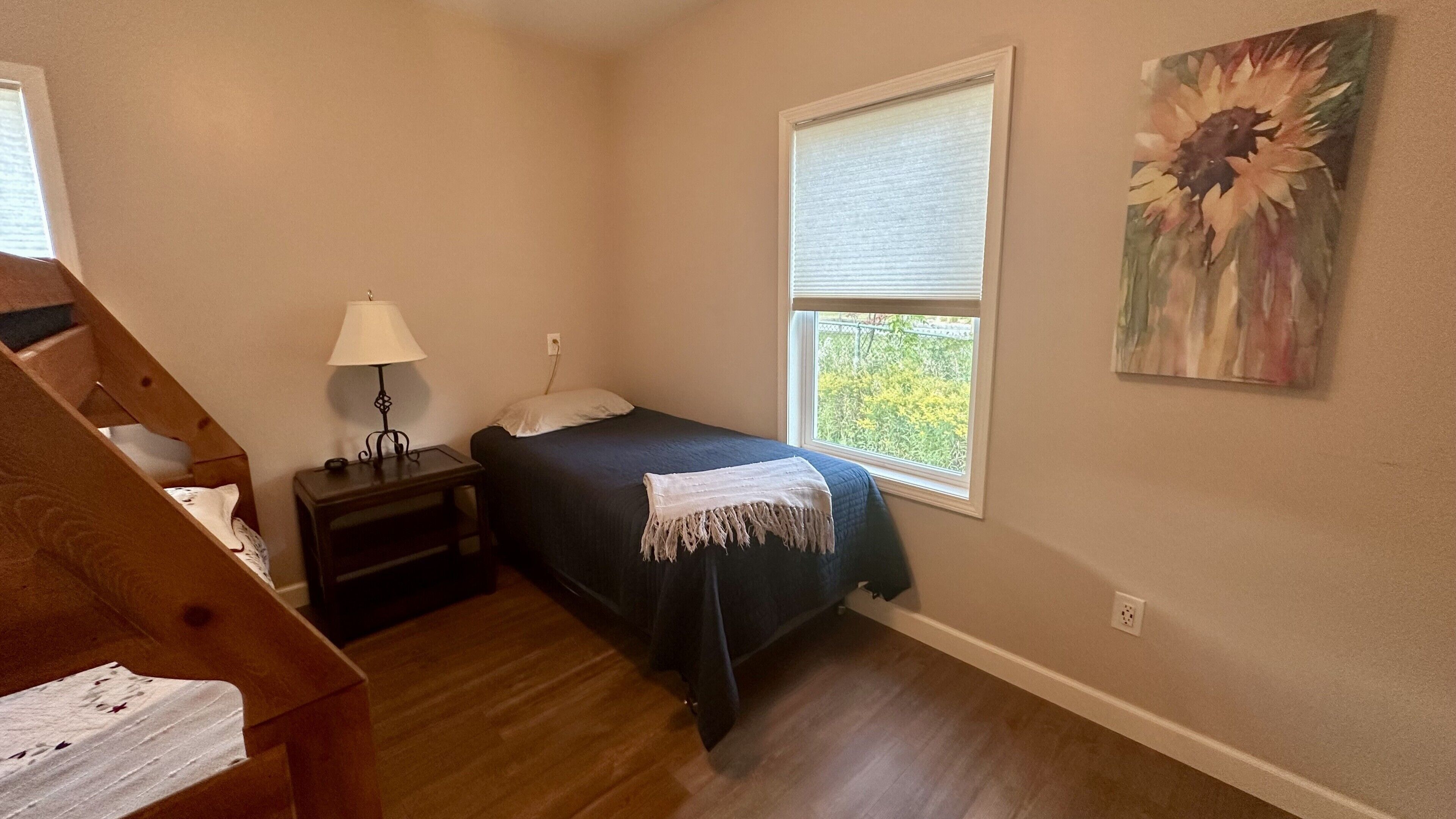 2 多间卧室、免费 WiFi、床单