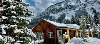 Pilot Peak Mountain Cabin