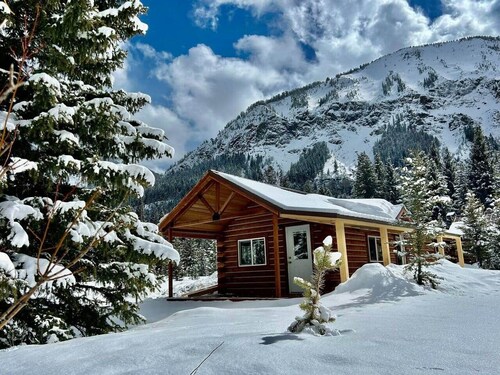 Pilot Peak Cabin