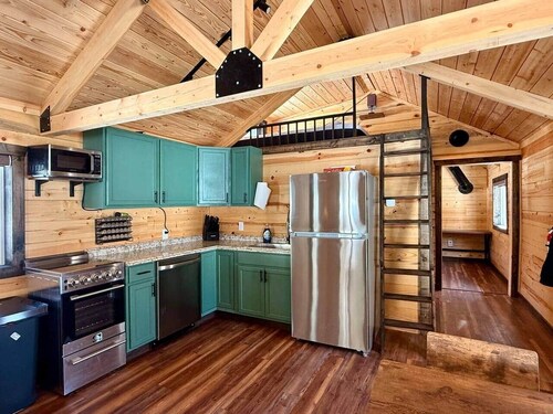 Pilot Peak Mountain Cabin