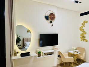 1 bedroom, in-room safe, iron/ironing board, free WiFi