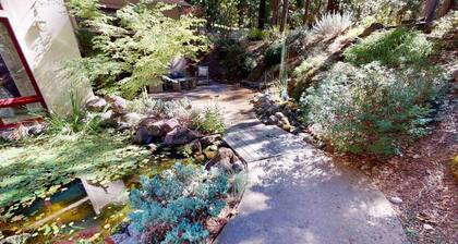 Hoothaus-secluded, eco home close to trails & town