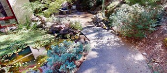 Hoothaus-secluded, eco home close to trails & town