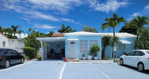 Melrose Place:Charming 2-bedroom beachhouse in delightful Deerfield Beach Island