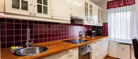 Kühlschrank, Ofen, Herdplatte, Geschirrspüler