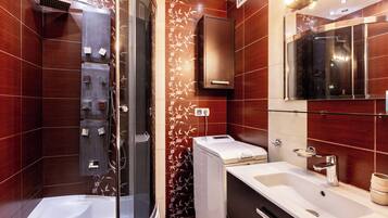 Douche, sèche-cheveux, serviettes fournies