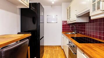 Fridge, oven, stovetop, dishwasher